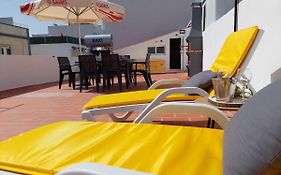 Casa Amarela: Conforto E Localizacao Perfeita!